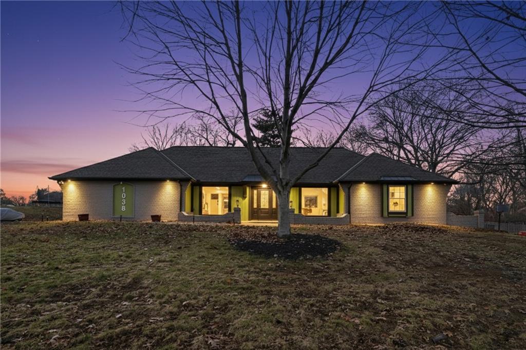 1038 N Woodland Court — photo