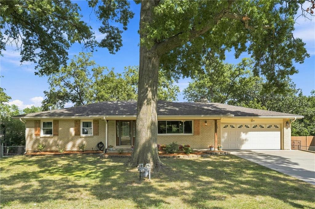 743 Linda Lane — photo