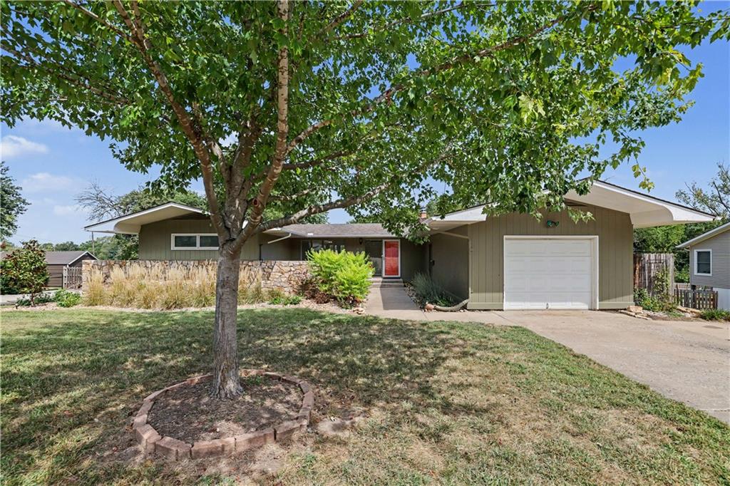 16 Overhill Drive — photo