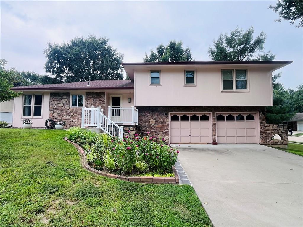 2902 Derven Court — photo