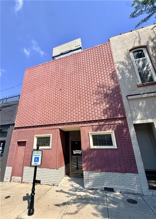 111 W Pine Street — photo