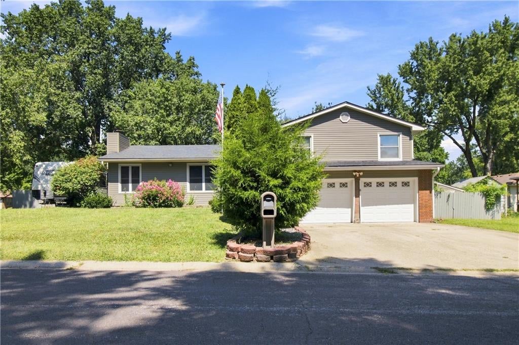 1004 Douglas Lane — photo