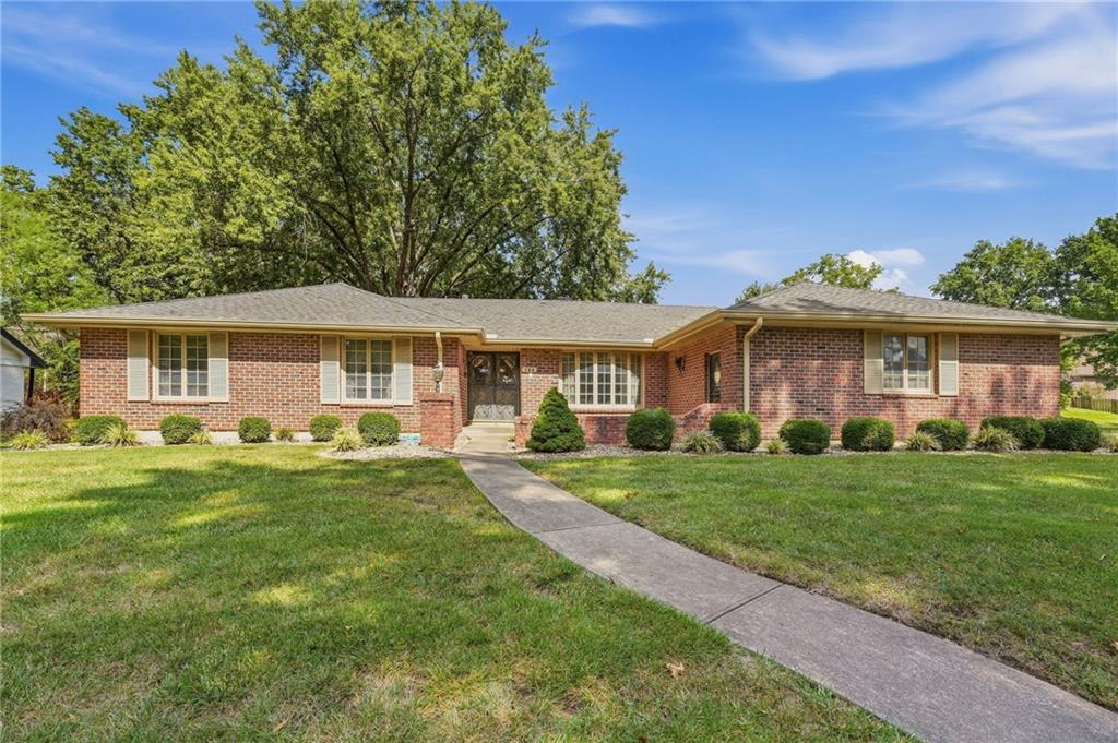 306 NW Lincolnwood Drive — photo