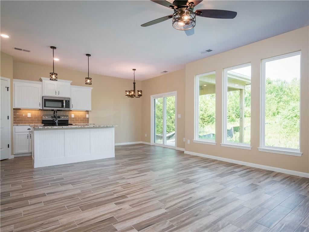 1305 NE White Oaks Lane — photo