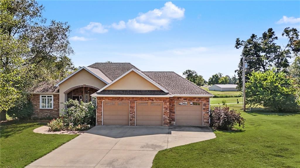 942 E Fairway Drive — photo