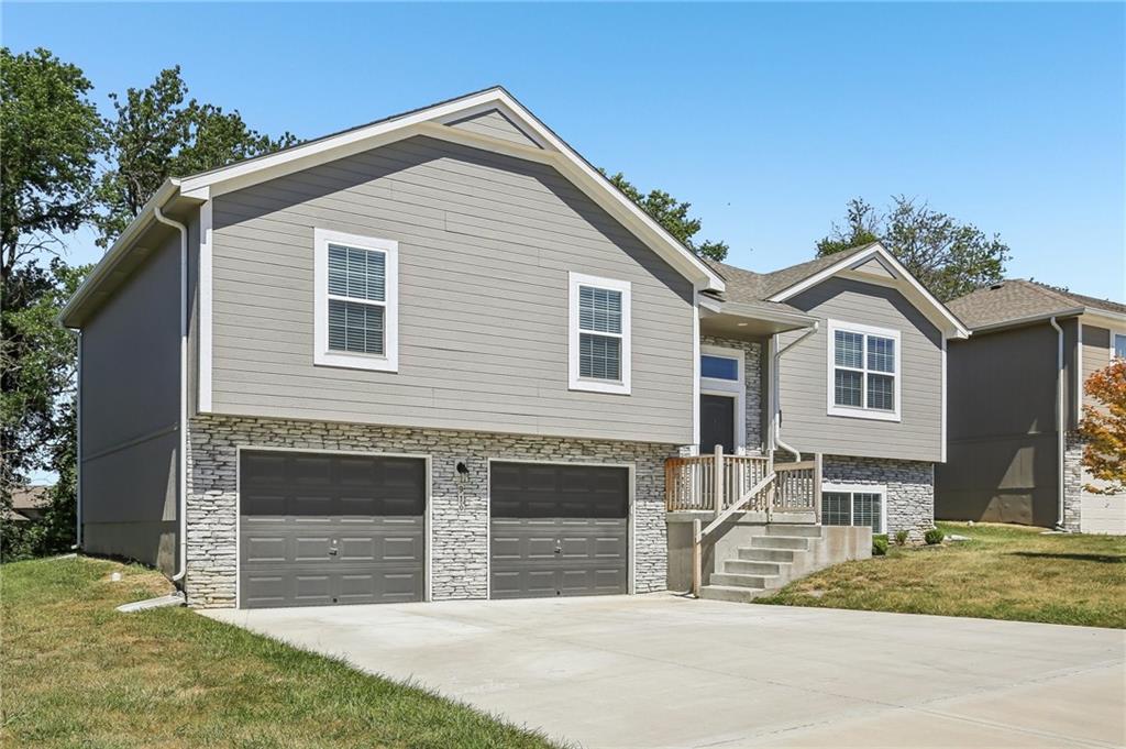 910 NW Hilltop Lane — photo