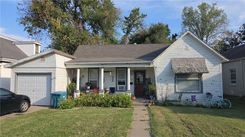 124 Main Street — photo