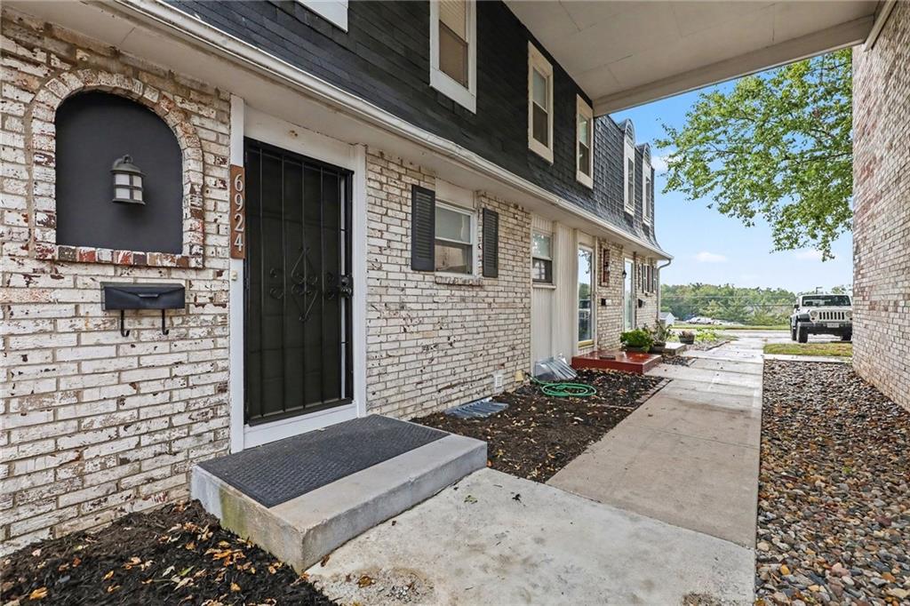 6924 NW Chapel Woods Lane — photo