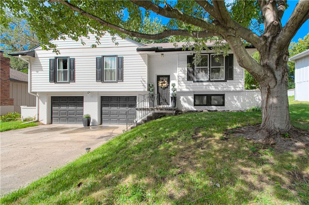912 Canterbury Lane — photo