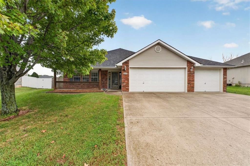 507 SW Cross Creek Drive — photo