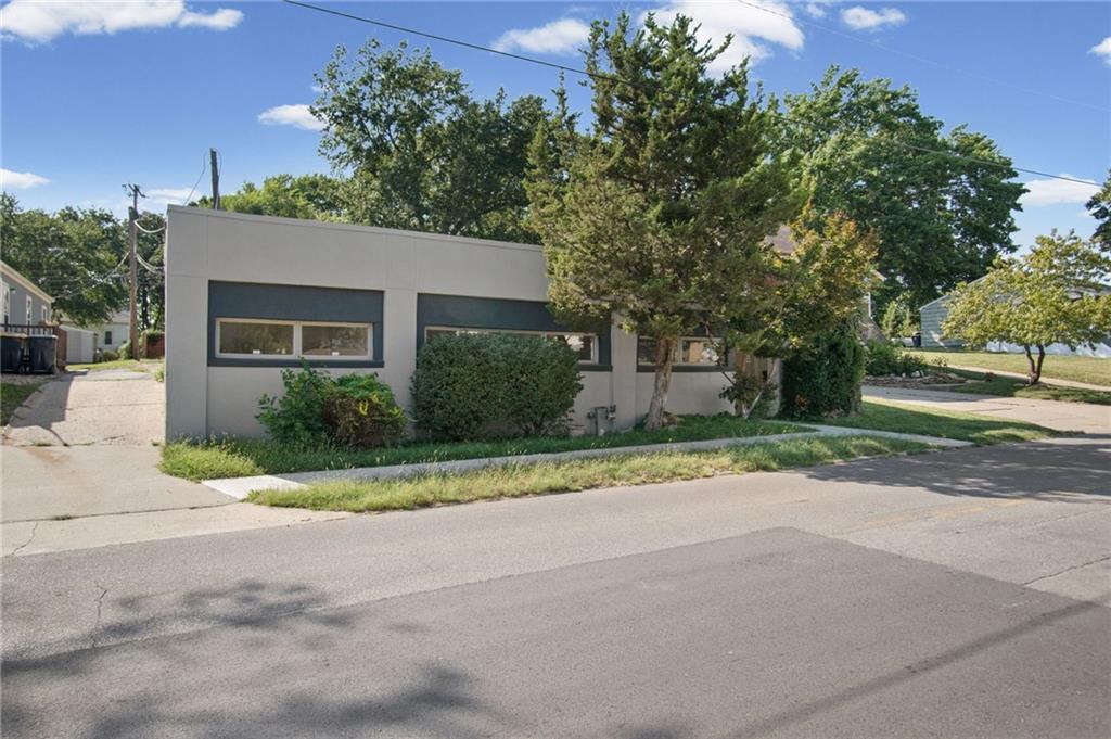7132 Main Street — photo
