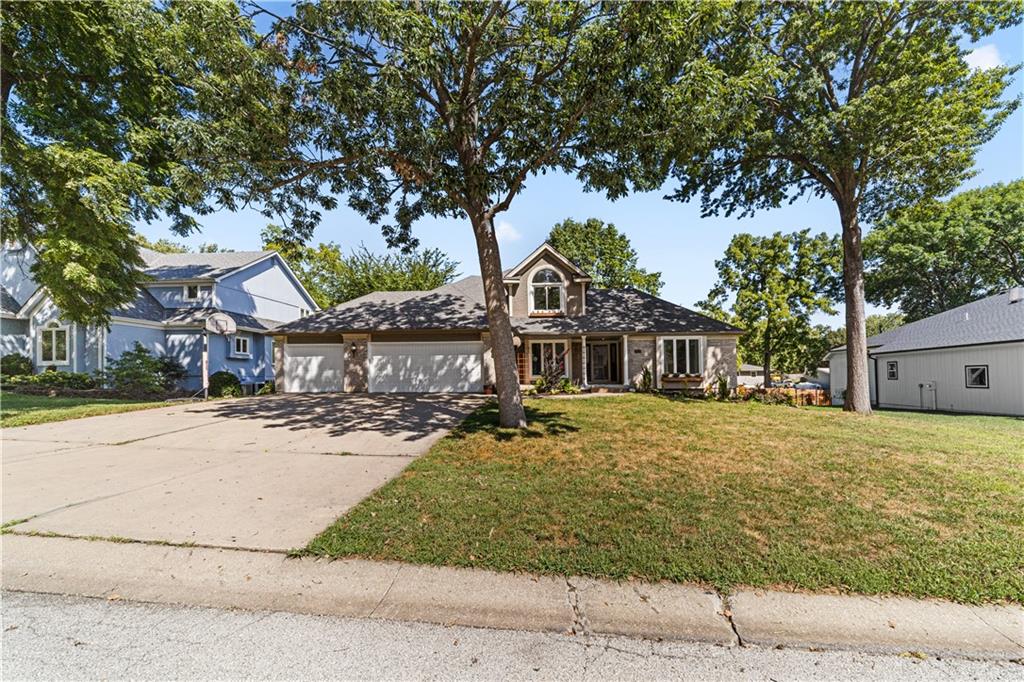 139 The Woodlands Drive — photo