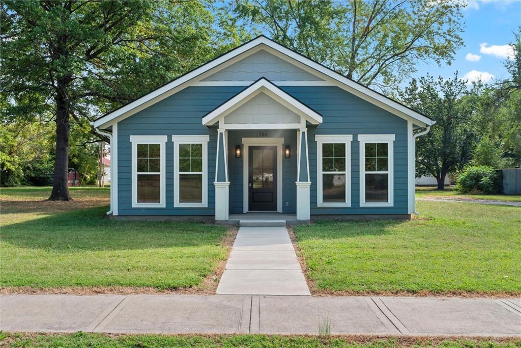 706 N Main Street — photo