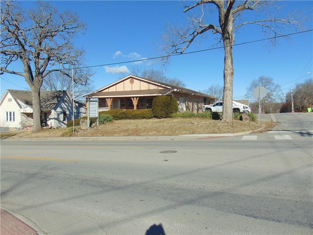 1000 W Mechanic Street — photo