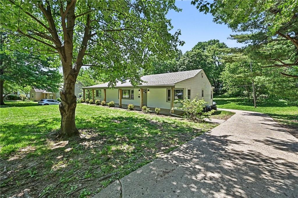 613 E Red Road, Independence, MO 64055 — photo 2