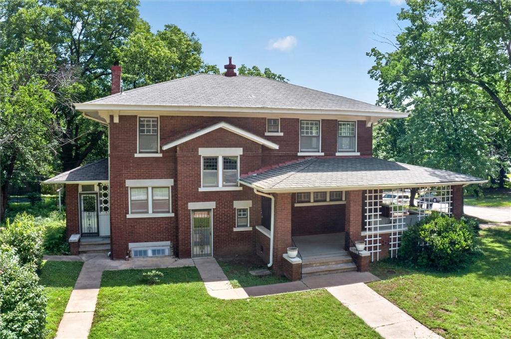 400 E Locust Street — photo
