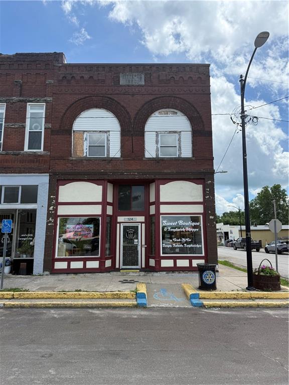 124 W Grand Street — photo