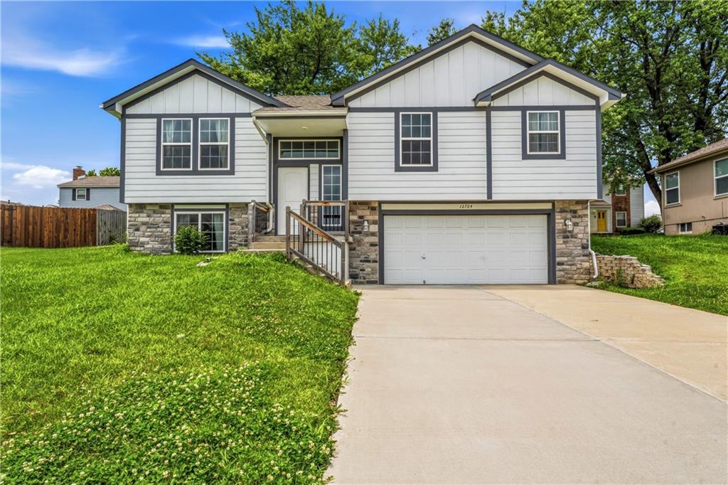 12704 Applewood Drive — photo
