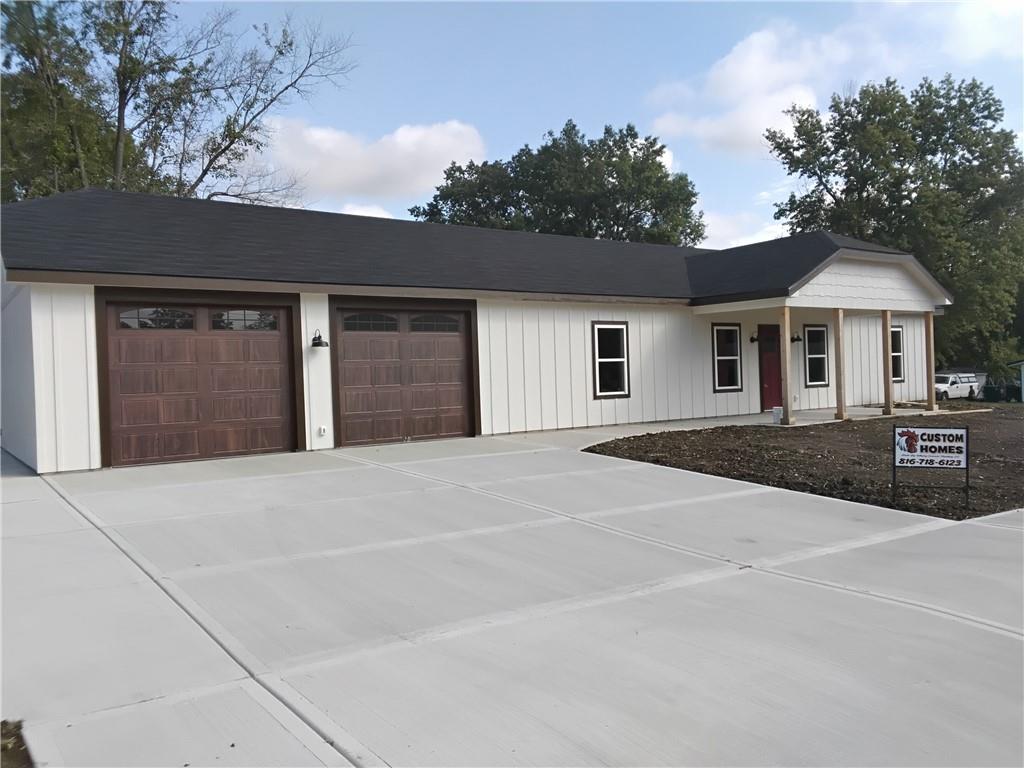 202 W Redwood Street — photo