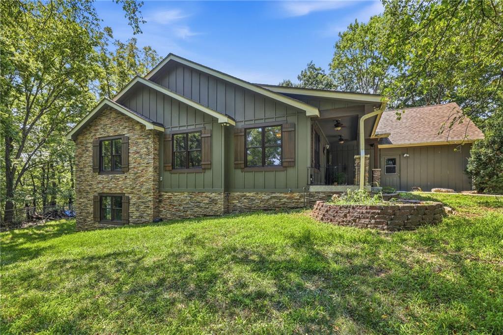 9000 Oak Country Lane — photo