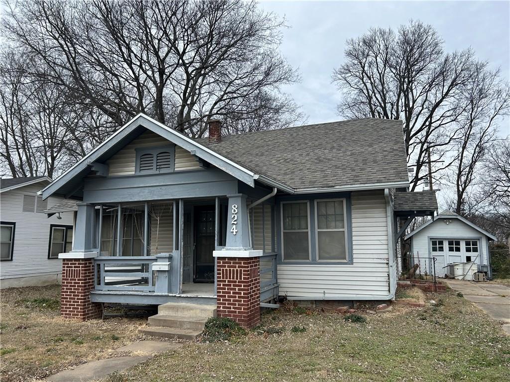 824 E Main Street — photo