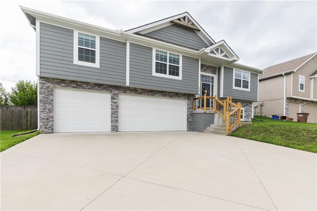 425 Spring Branch Drive, Raymore, MO 64083 — photo 2