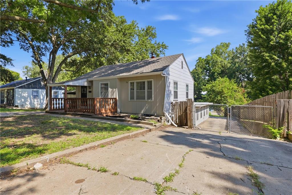 9604 E 67th Terrace, Raytown, MO 64133 — photo 2