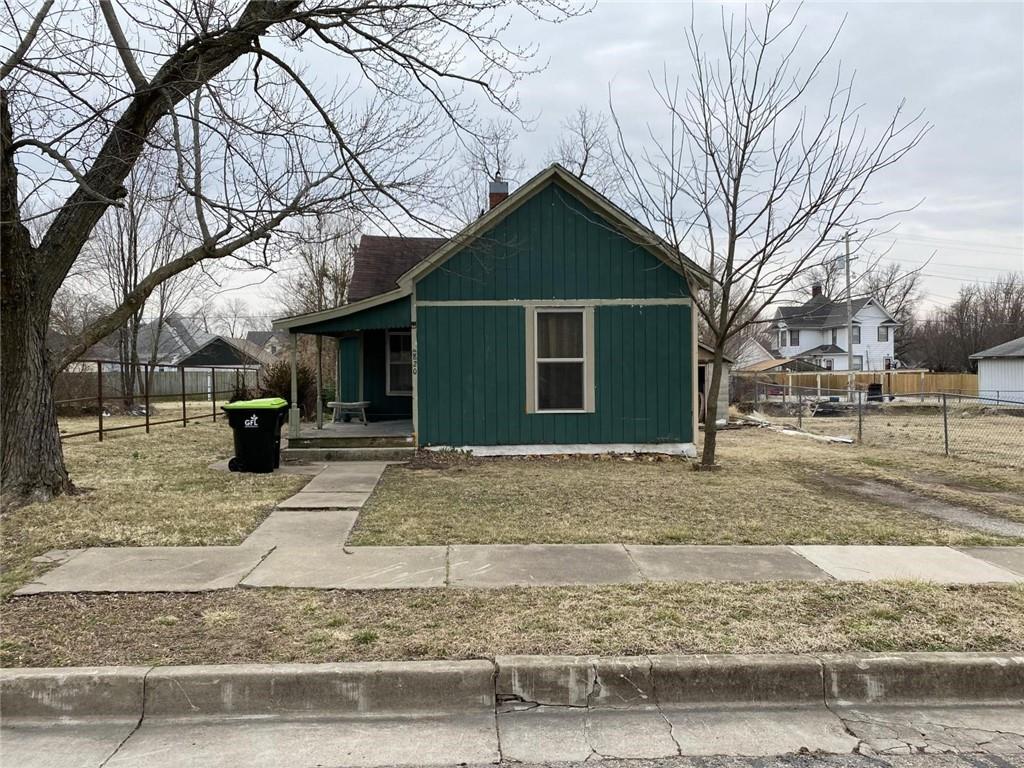 820 W 1st Street — photo