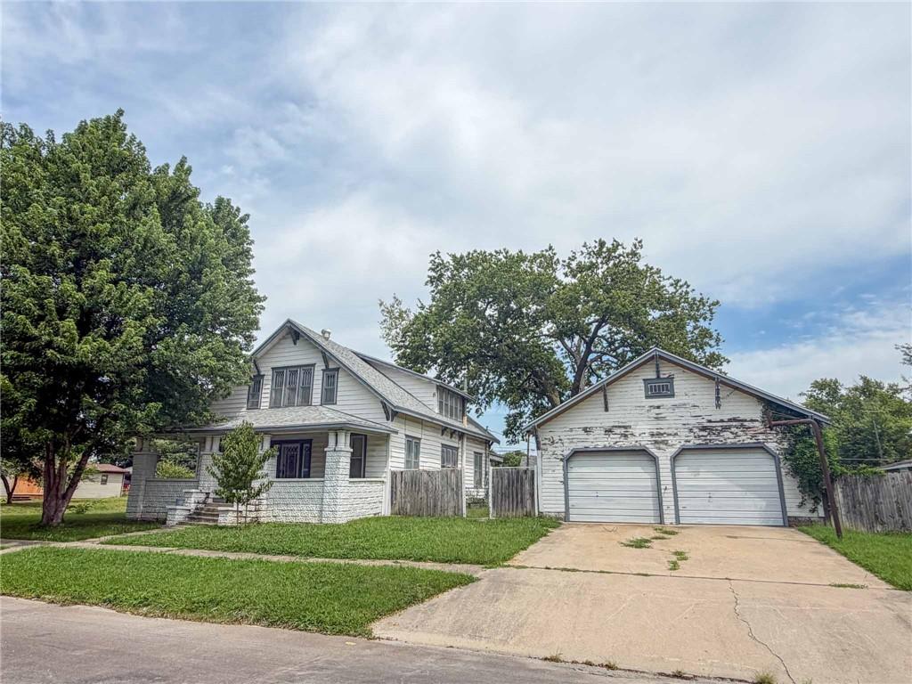 301 S Elm Street — photo