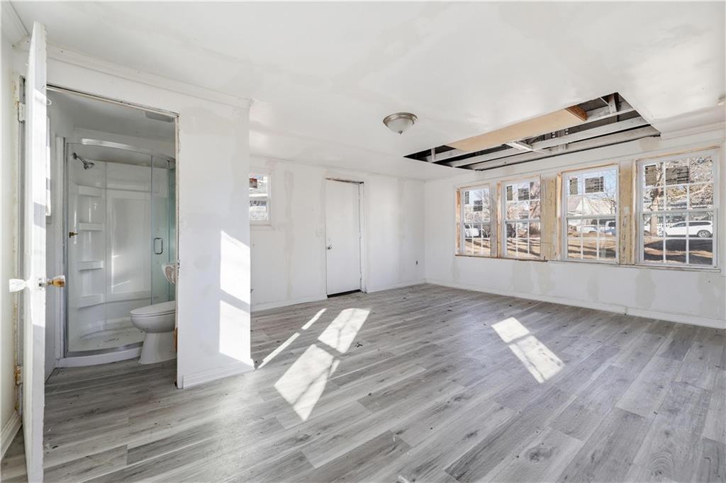 817 W White Oak Street — photo