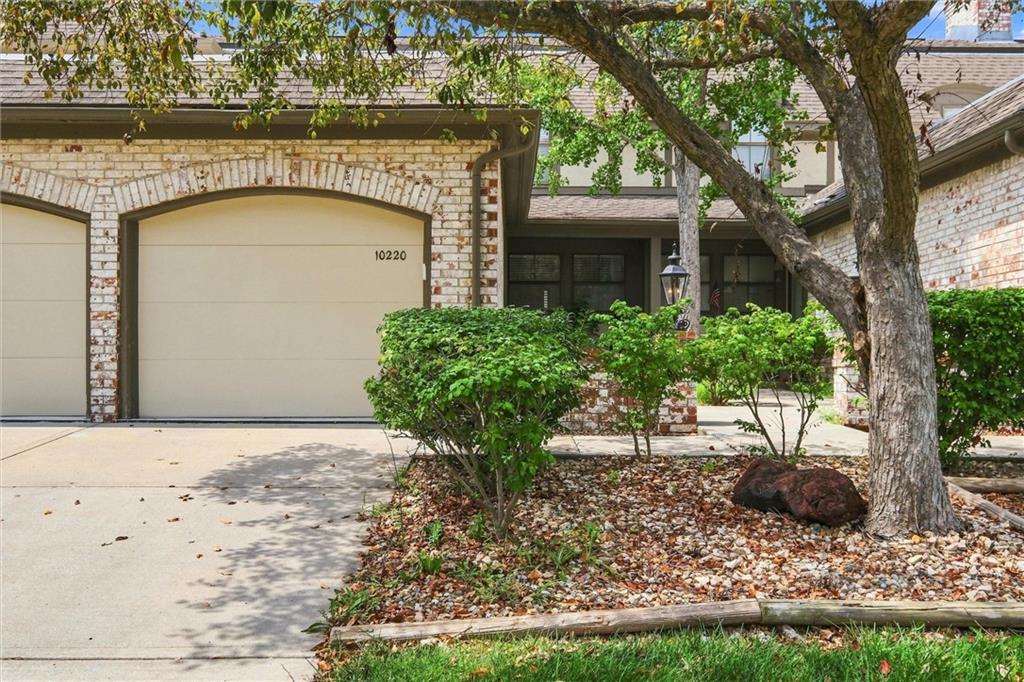 10220 Foster Street — photo
