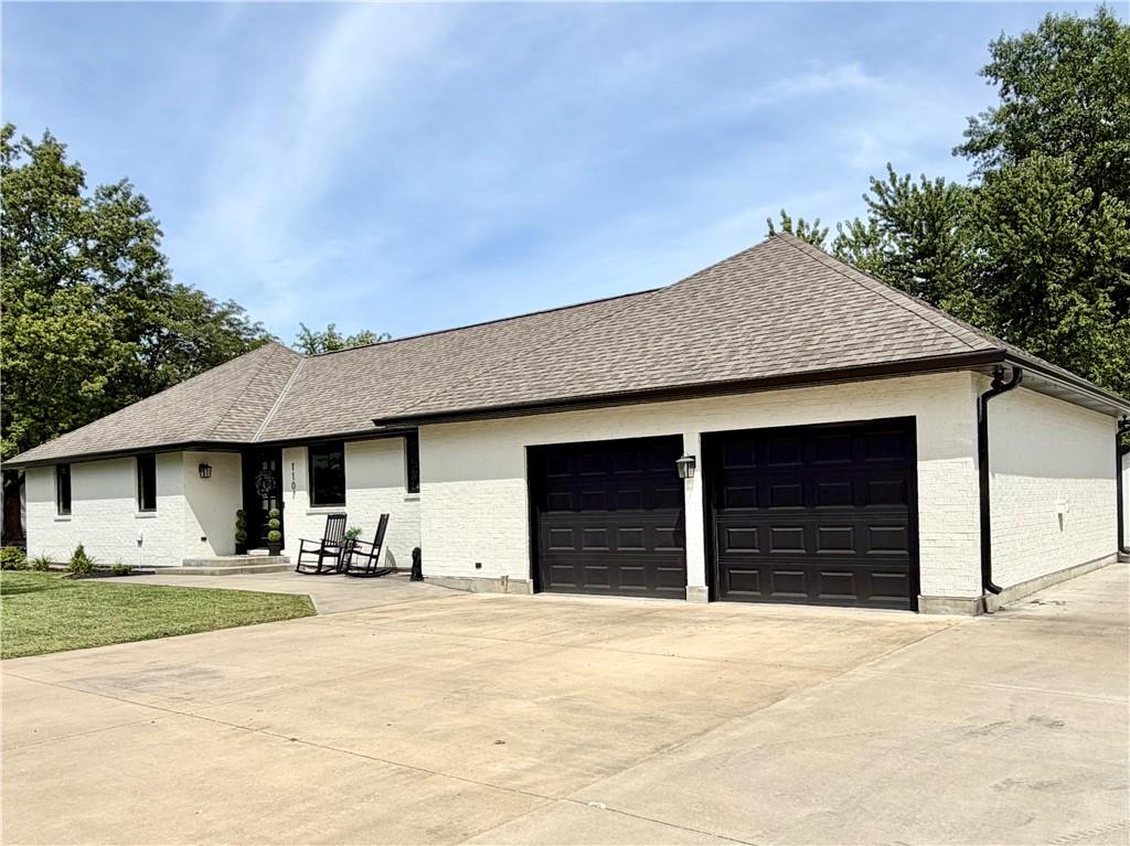 1107 Country Club Drive — photo