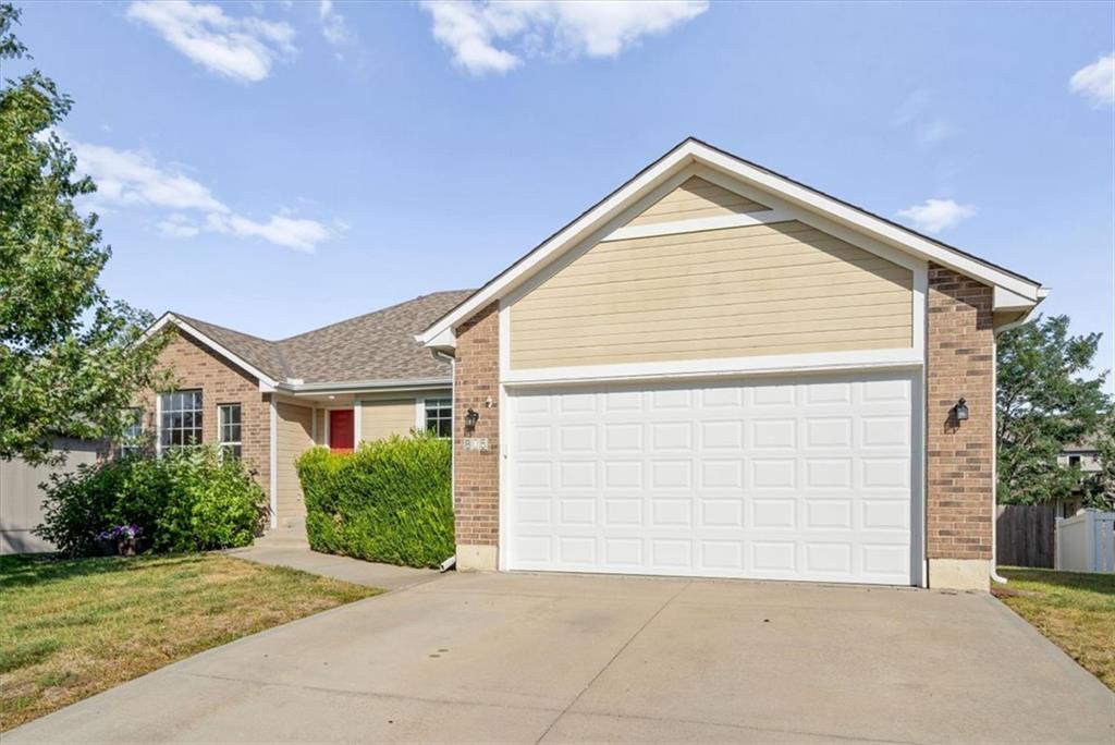 805 SW Bobcat Street — photo