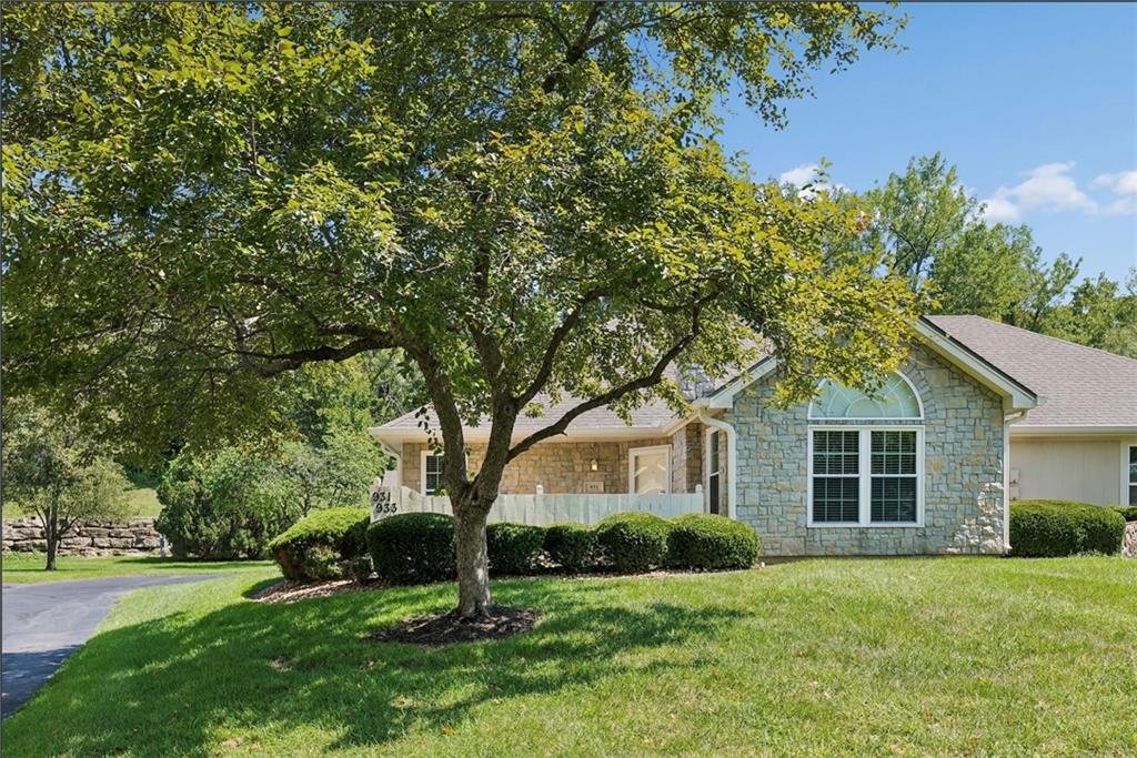 931 NE Devon Drive, Lee's Summit, MO 64064 — photo 2