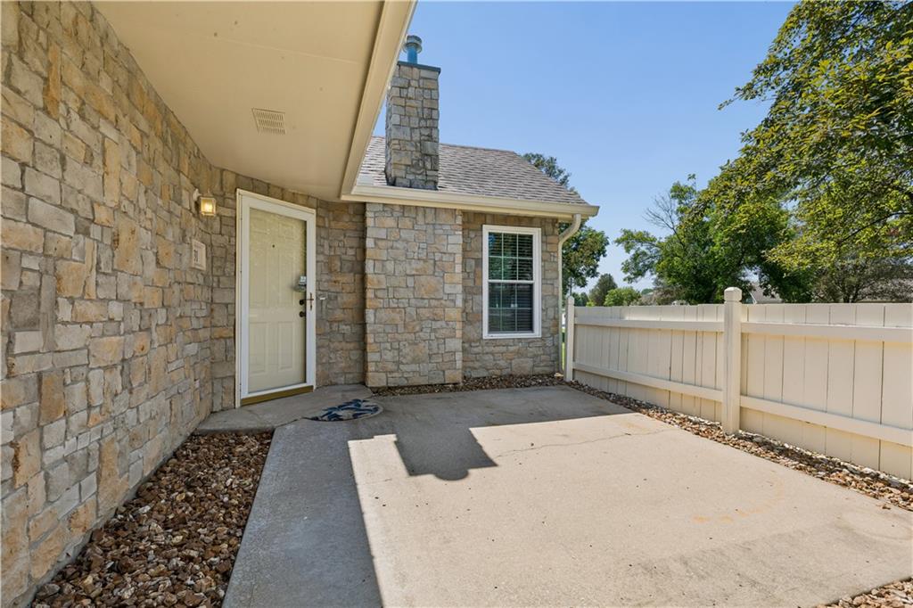 931 NE Devon Drive, Lee's Summit, MO 64064 — photo 3