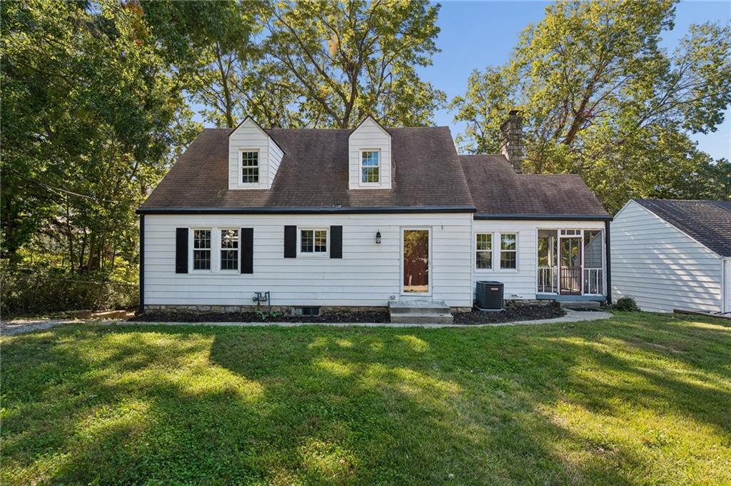 209 NE Hill Street — photo