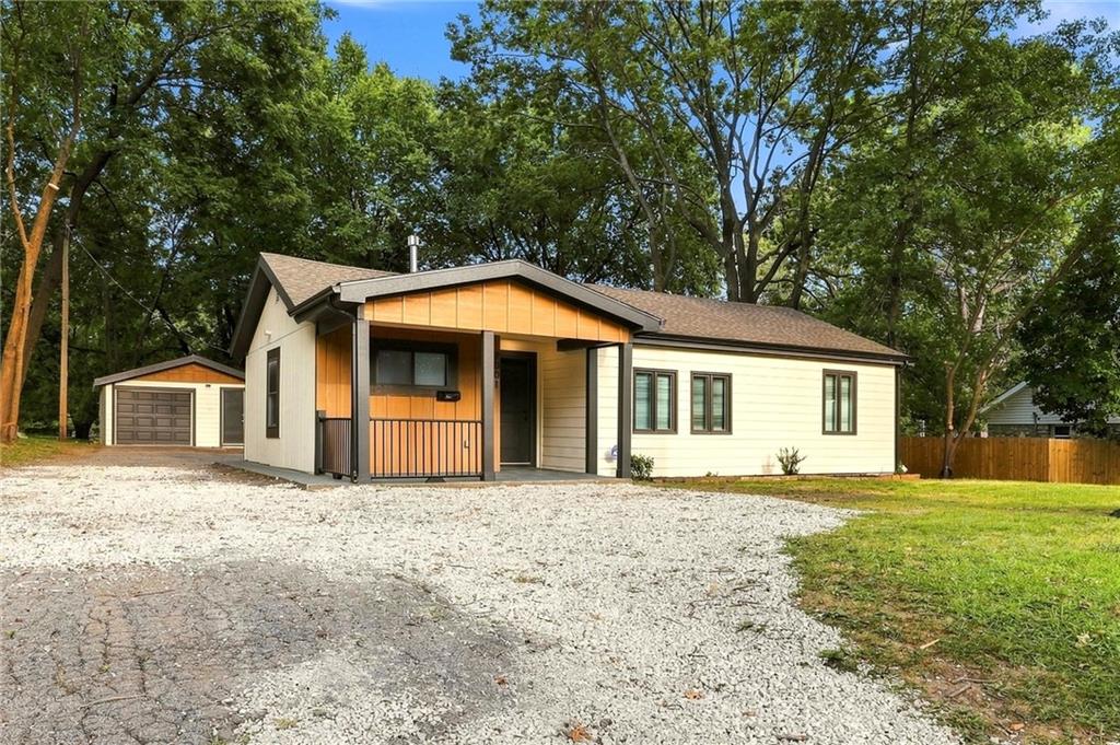 7001 Raytown Road — photo