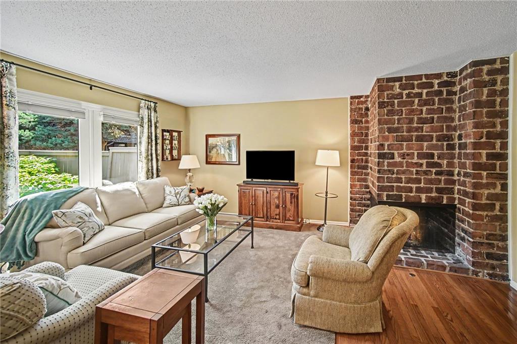 10237 Foster Street — photo