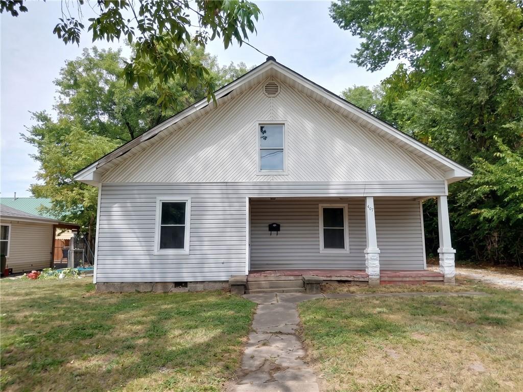 407 E Hickory Street — photo