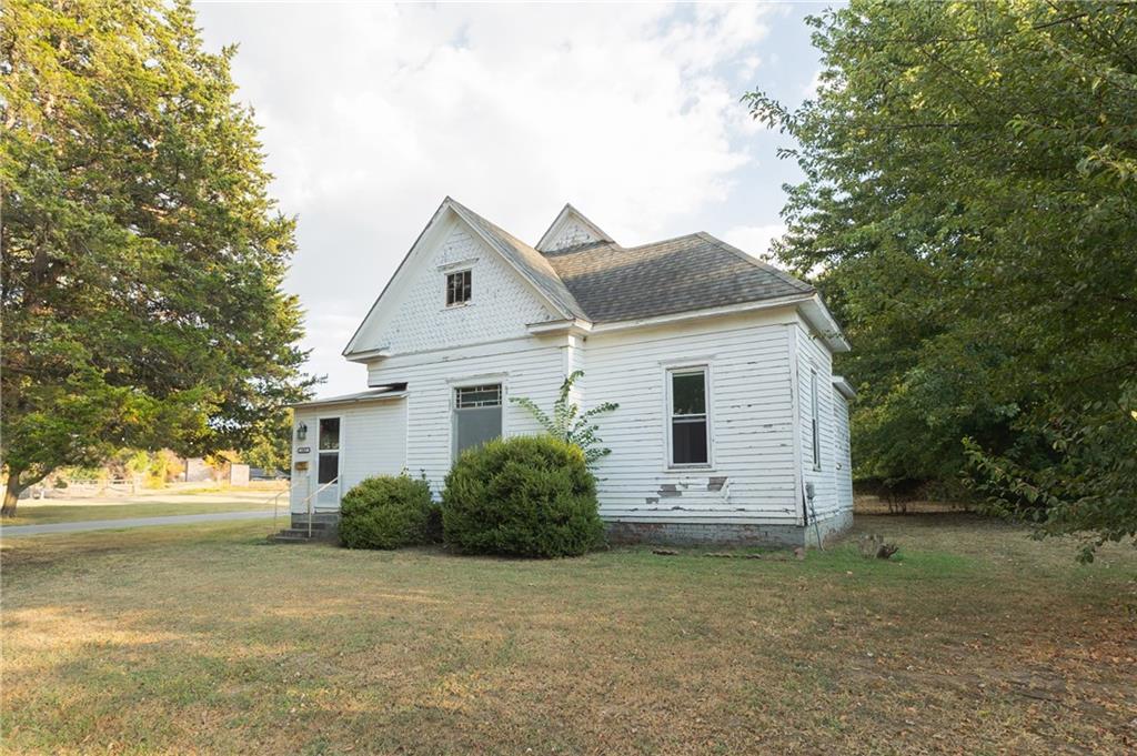 1027 E 6th Street, Cherryvale, KS 67335 — photo 2