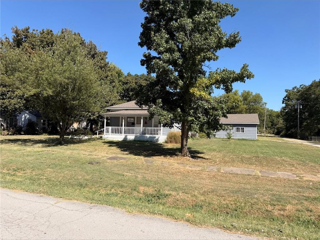 204 E Maple Street — photo