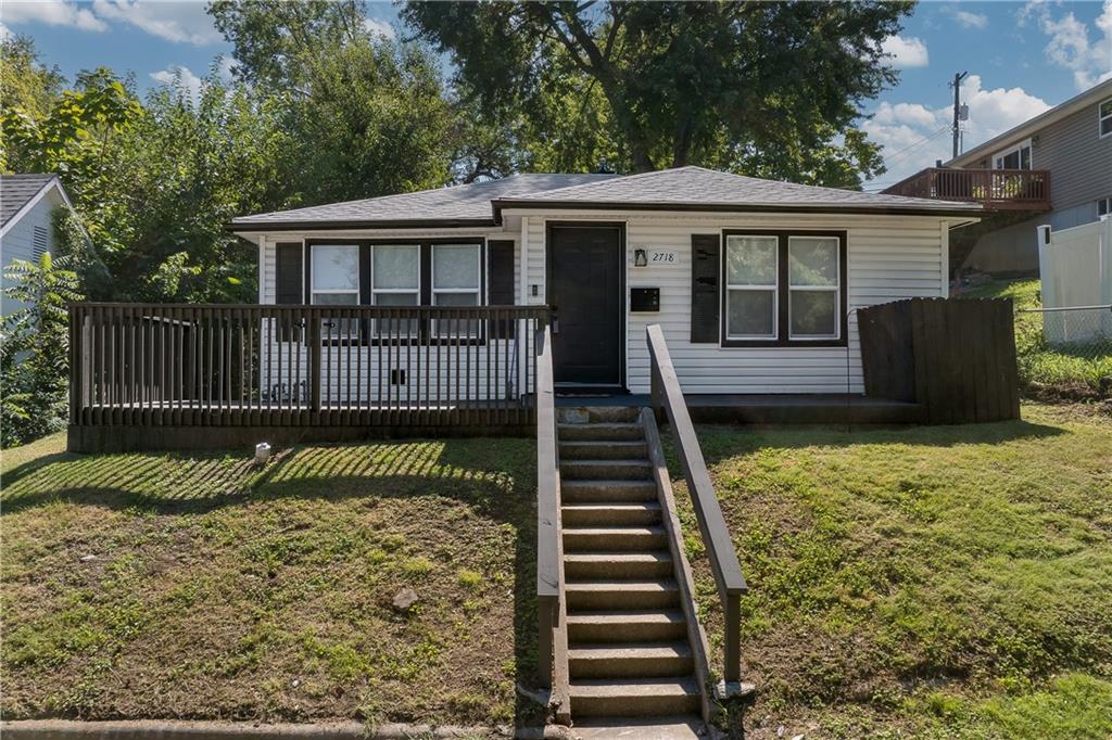 2718 Mary Street — photo