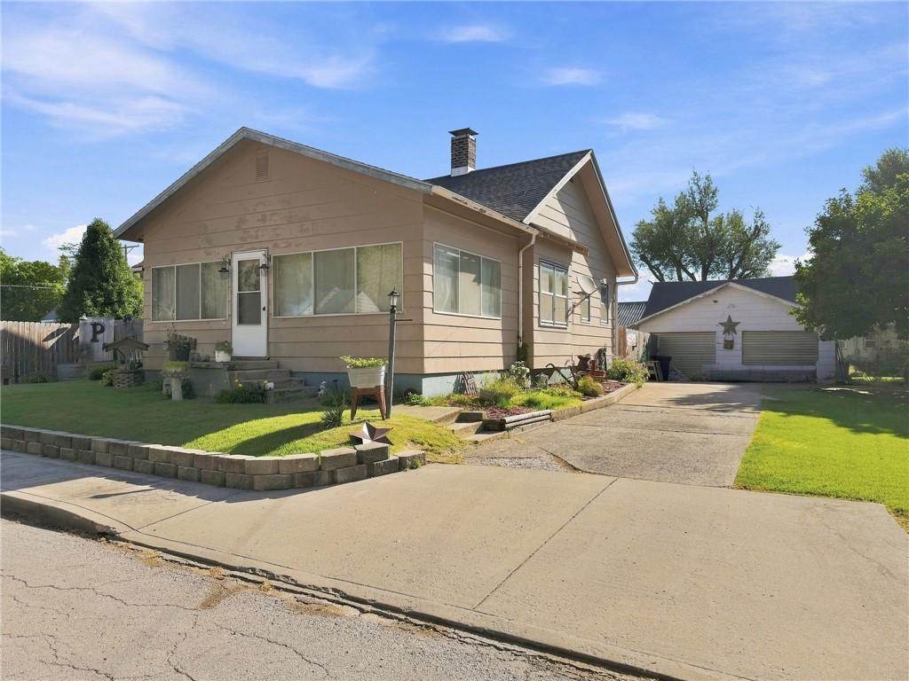 915 Woodward Street — photo