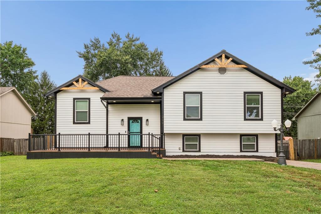 309 NE Brookwood Drive — photo