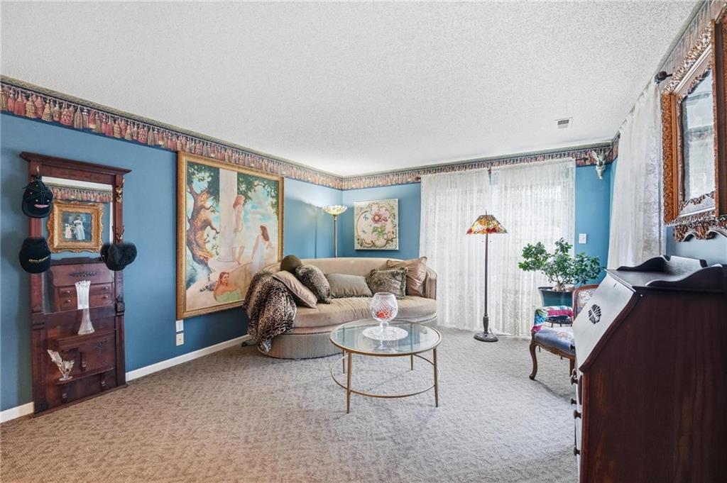 312 E Hansen Court — photo