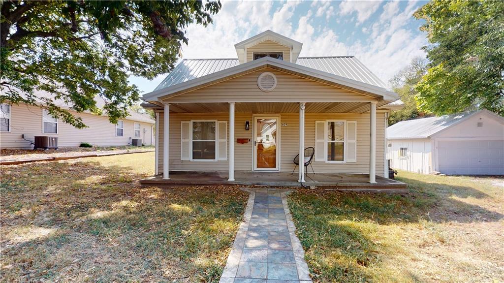 609 W Lee Street — photo
