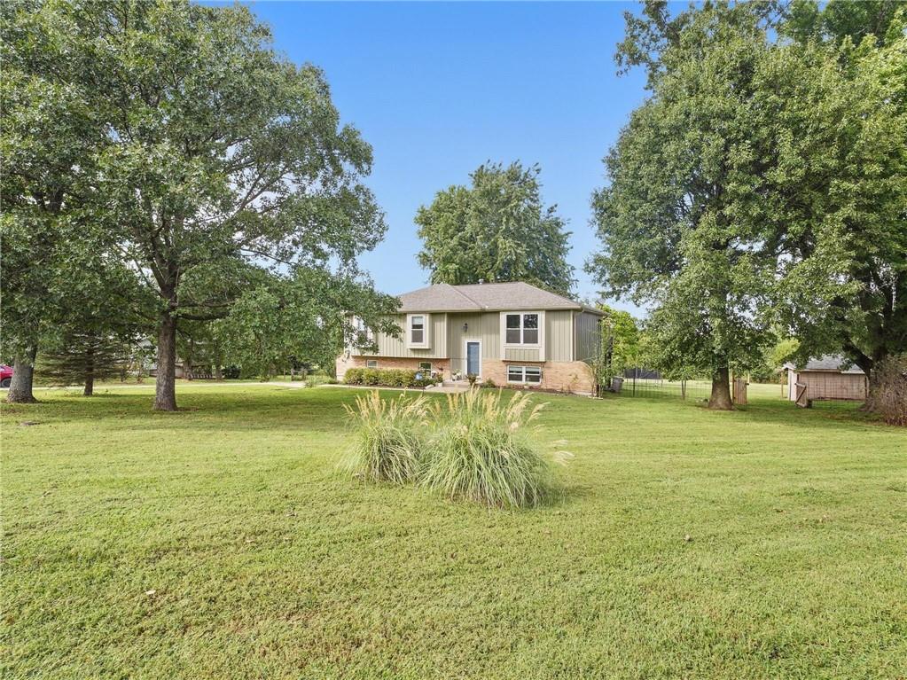 20212 Golden Road — photo