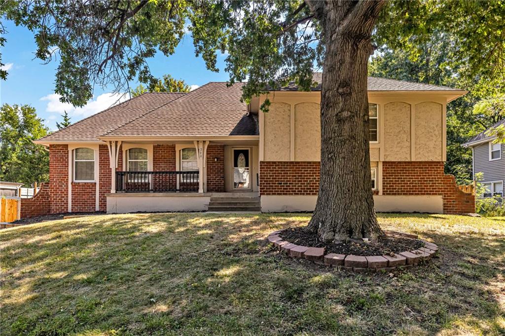 200 NE Locust Drive — photo