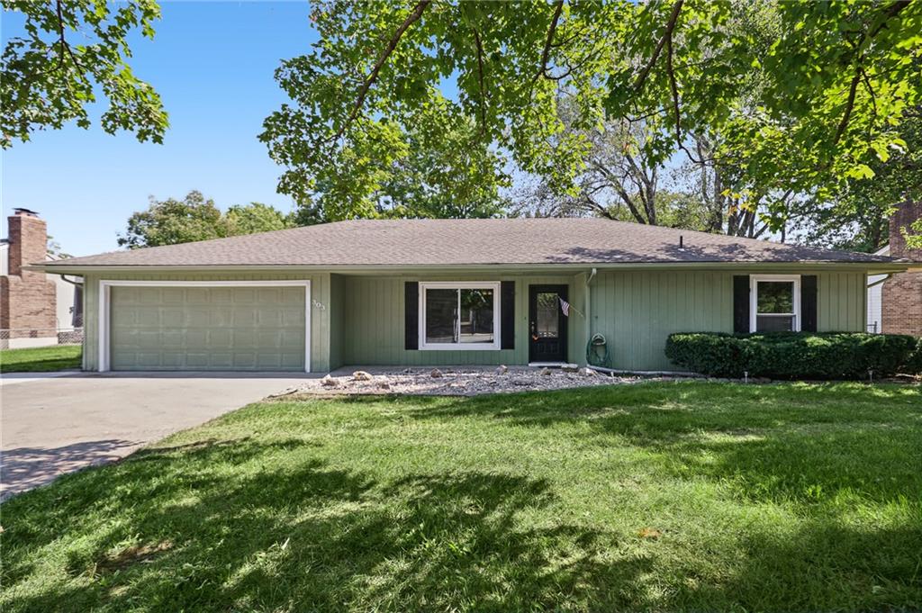 303 SW Pryor Road — photo