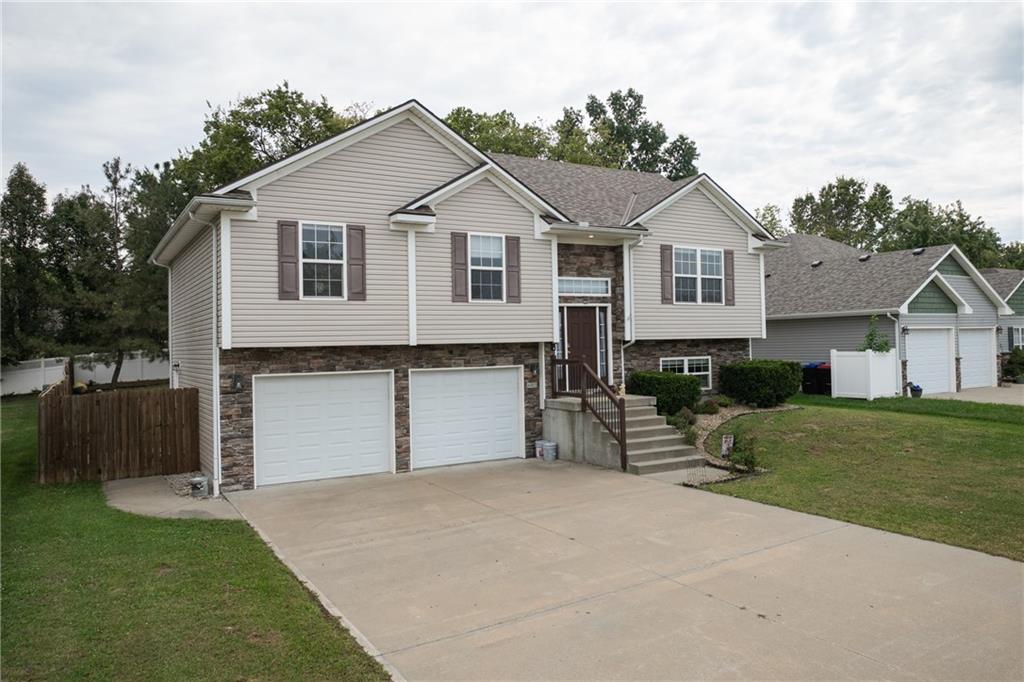 605 Oakmont Drive — photo